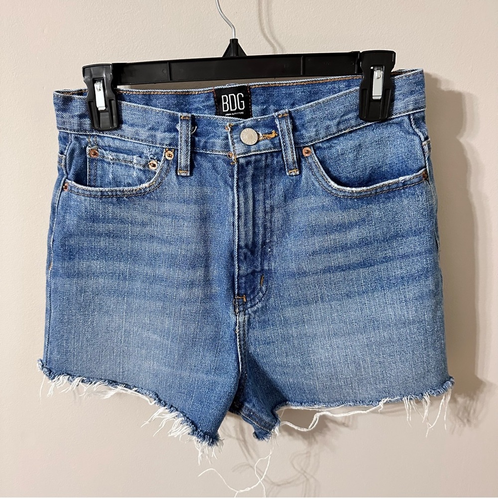 Urban Outfitters BDG Dark denim Girlfriend high rise shorts size 26